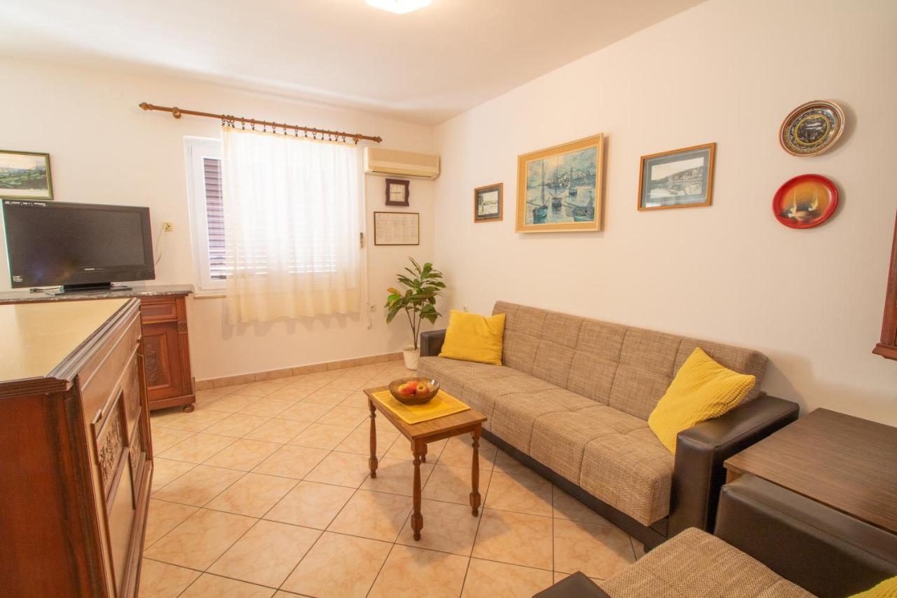 Apartment Mario With Terrace And Sea View Башка Экстерьер фото